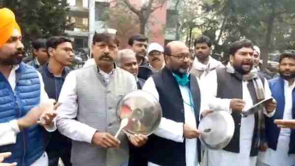यूपी कांग्रेस अध्यक्ष अजय कुमार लल्लू किए गए हाउस अरेस्ट, थाली बजाकर किया था कृषि कानूनों का विरोध