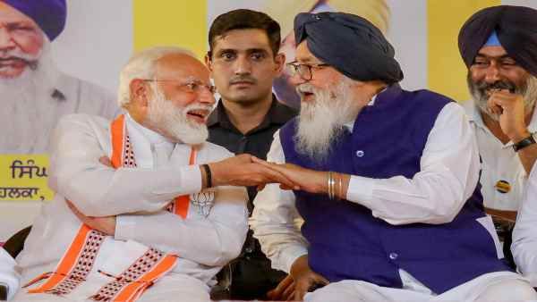 मोदी सरकार ने दिया था बादल को देश का दूसरा सबसे बड़ा सम्मान, जानिए पद्म विभूषण लौटाने के पीछे की सियासत