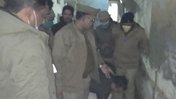 UP: कोचिंग से लौट रही छात्रा पर दरिंदे ने फेंका तेजाब, 54 फीसदी झुलसी, हालत गंभीर