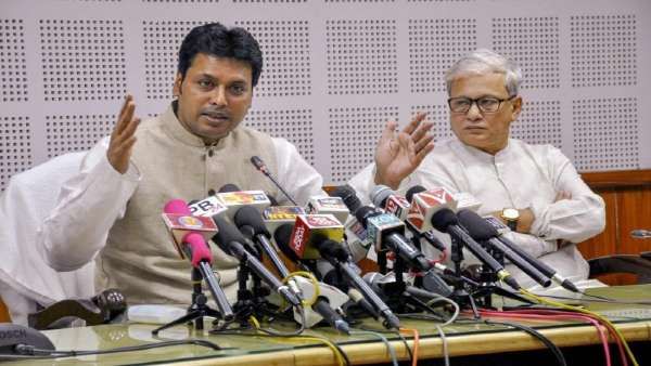 बिप्लब देब की कुर्सी पर मंडरा रहा संकट फिलहाल टला, अक्सर बयानों से विवादों में रहे हैं त्रिपुरा CM