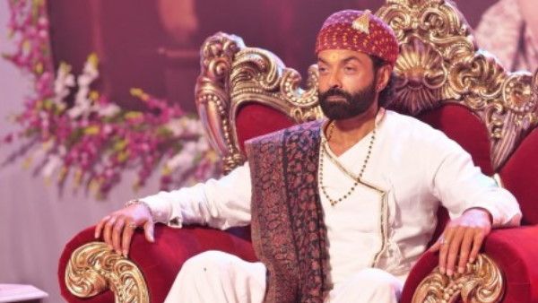 'आश्रम' वेब सीरीज को लेकर बढ़ा विवाद, बॉबी देओल और प्रकाश झा को नोटिस जारी, जानिए क्या है मामला