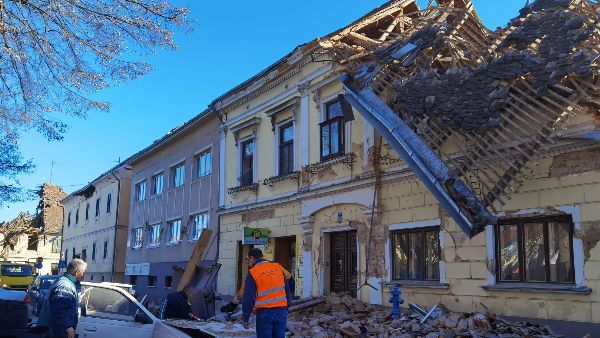 क्रोएशिया में लगातार दूसरे दिन 6.3 तीव्रता के भूकंप से दहली उठी धरती, कई इमारतें धवस्त