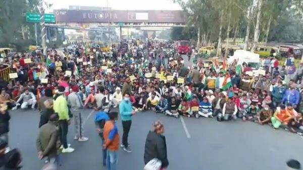 Farmers Protest: पीएम मोदी के आरोपों से नाराज 11 विपक्षी दलों ने पूछा- कौन फैला रहा झूठ?