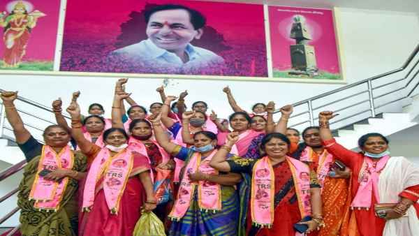 कैसे हैदराबाद चुनाव ने TRS के लिए पैदा कर दी है आगे कुआं-पीछे खाई वाली स्थिति