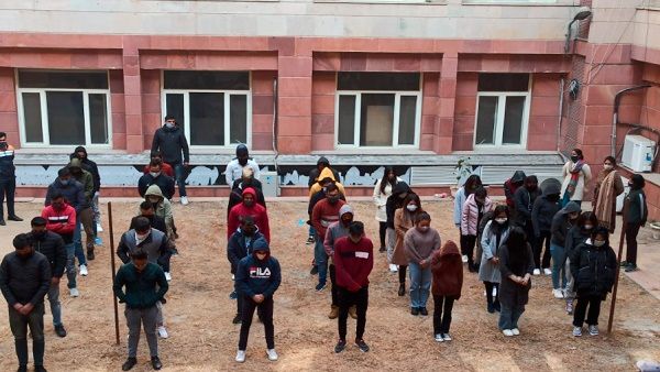 दिल्ली के पीरागढ़ी में फर्जी कॉल सेंटर का पर्दाफाश, 42 लोगों की हुई गिरफ्तारी