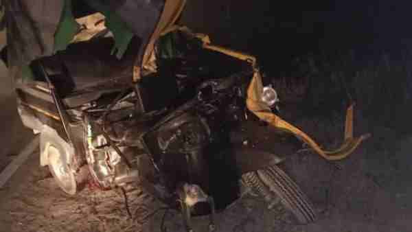 कुशीनगर: टेंपो की ट्रैक्टर ट्राली से हुई जोरदार टक्कर, चार की मौत, तीन घायल