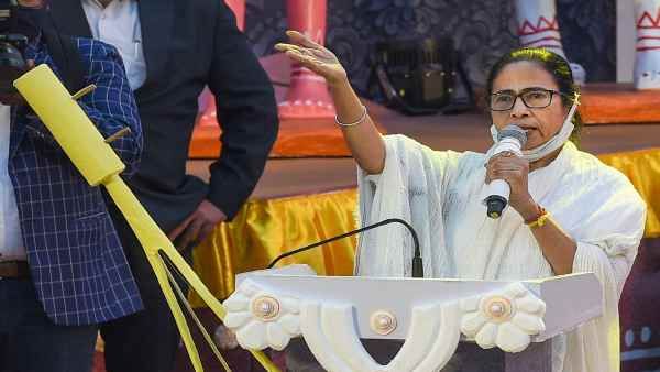 West Bengal elections:क्या नंदीग्राम की सभा टालकर ममता बनर्जी ने Suvendu Adhikari से मान ली है हार ?