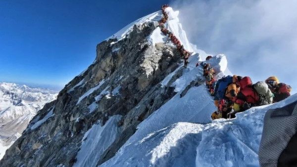 माउंट एवरेस्ट पर कई पर्वतारोही मिले कोरोना संक्रमित, आंकड़ों को छिपा रही है नेपाल सरकार