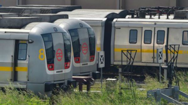 New Year Party: भीड़ पर लगाम लगाने के लिए दिल्ली मेट्रो भी तैयार, जारी किए निर्देश