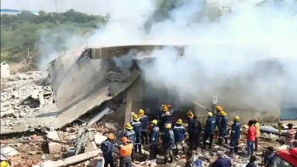 ONGC Pipeline Blast: गांधीनगर में भीषण बलास्ट से ढहे 2 मकान, 2 लोगों की मौत, 1 घायल