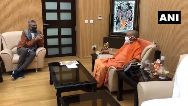 लखनऊ: सीएम योगी से मिले निर्माता-निर्देशक प्रकाश झा, फिल्म सिटी को लेकर हुई चर्चा