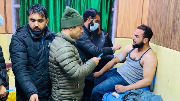 जम्मू कश्मीर: बारामुला में पुलिस पार्टी पर ग्रेनेड से हमला, दो नागरिक घायल