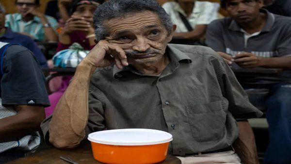 वेनेजुएला से समझिए, जहां मुफ्त की राजनीति में खेत, किसान और बाजार सब नष्ट हो गए?