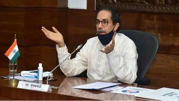 महाराष्ट्र: उद्धव सरकार का कर्मचारियों को आदेश, दफ्तर में जींस-टीशर्ट पहन कर ना आएं