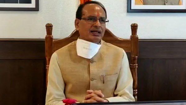 किसानों से दुर्व्यवहार मामले में फंसे ADM को पद से हटाने का फैसला, CM बोले ऐसी हरकतें बर्दाश्त नहीं