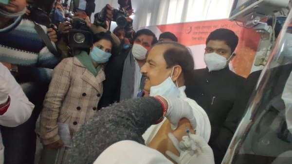 Coronavirus Vaccine Drive: जानिए कौन बने सबसे पहले कोरोना का टीका लगवाने वाले सांसद और विधायक?