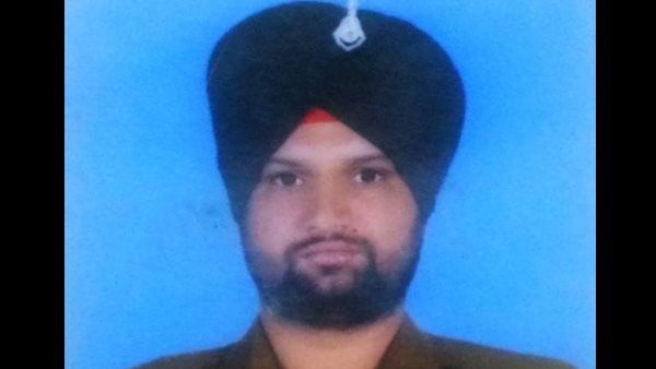 जम्मू-कश्मीरः कृष्णाघाटी सेक्टर में पाक सेना की गोलाबारी, एक जवान शहीद