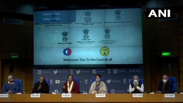 केंद्रीय मंत्री रमेश पोखरियाल निशंक और स्मृति ईरानी ने Toycathon 2021 का उद्घाटन किया