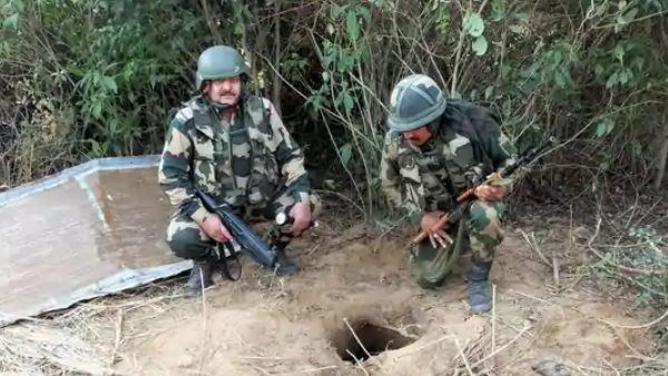 जम्मू कश्मीर: पाक की एक और साजिश का खुलासा, बीएसएफ को कठुआ में मिली सीमा पार सुरंग