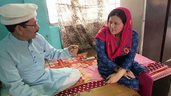 भारत की दो बहनें पाकिस्तान तक घोल रहीं मिठास