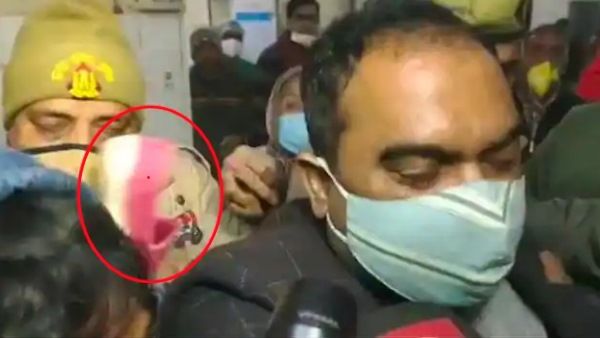 श्‍मशान घाट हादसा: पुलिस कस्‍टडी में पीटा गया ठेकेदार अजय त्‍यागी, महिला ने सिर पर मारे जूते