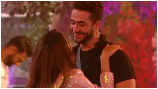 BB14:'मेरे घरवालों को मना लेना प्लीज...', न्यू ईयर की रात अली से जैस्मिन ने किया प्यार का इजहार, देखें Video