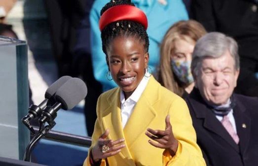 Amanda Gorman: 22 साल की लड़की, Biden के शपथग्रहण में जिसकी परफॉर्मेंस दुनिया में छाई