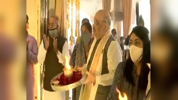 VIDEO: मकर संक्रांति पर गुजरात आए गृहमंत्री अमित शाह, श्री जगन्नाथजी मंदिर में आरती उतारी