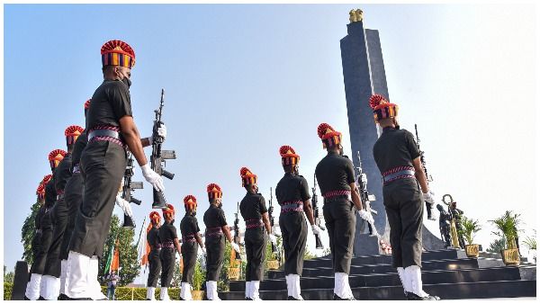 Army Day 2021: 'ना झुकेंगे, ना रुकेंगे...', आर्मी डे पर देखें, भारतीय सेना की परेड की शानदार तस्वीरें