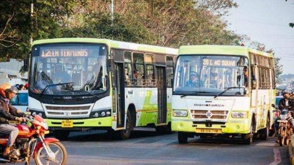 स्कूल पहुंचने में हो जाती थी देर, छात्र की रिक्वेस्ट पर IPS अधिकारी ने चेंज करा दी बस की टाइमिंग