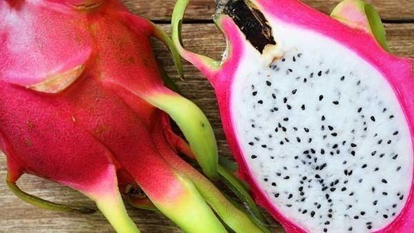 रुपाणी ने ड्रैगन फ्रूट का नाम रखा 'कमलम' तो सोशल मीडिया पर प्‍याज हुआ 'निर्मलानापसन्दम' और संतरा 'योगी फलम'