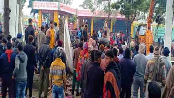 Ghaziabad: श्मशान घाट की छत का लेंटर गिरने से 23 से ज्यादा लोगों की हुई मौत, दर्जन भर लोग मलबे में दबे