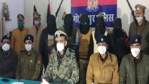 गोरखपुर सर्राफा लूटकांड: लुटेरे दरोगा सहित 3 पुलिसकर्मी बर्खास्त, एसपी ने किया पूरा थाना सस्पेंड