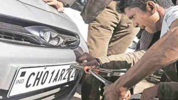 बाइक, कार में हाई सिक्योरिटी नंबर प्लेट लगाना UP में हुआ अनिवार्य, 15 अप्रैल के बाद कटेगा चालान