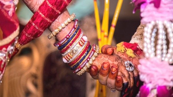 Intercaste marriage: अंतर जातीय विवाह करने की दलित जोड़े को मिली सजा, खाप पंचायत ने लगाया ढाई लाख का जुर्माना