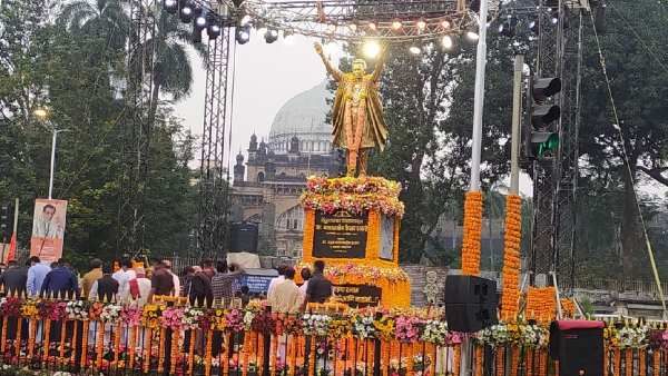 Maharashtra: विरोध के बावजूद मुंबई में बाला साहेब की प्रतिमा का अनावरण, सीएम उद्धव ने दी श्रद्धांजलि