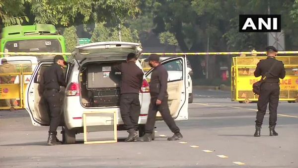 इजरायल दूतावास ब्लास्ट: दिल्ली में रह रहे ईरानी नागरिकों से हुई पूछताछ, NSG को मिले जले कपड़े और पॉलिथीन