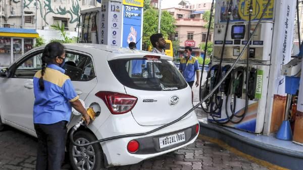 कई राज्यों में Petrol-Diesel की कीमतों ने तोड़ा रिकॉर्ड, मध्य प्रदेश में दाम 93 रुपये के पार