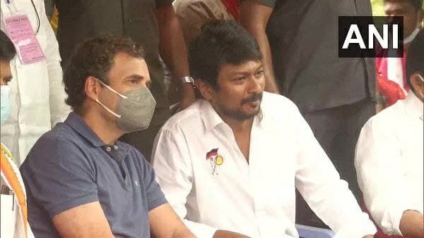 तमिलनाडु पहुंचे राहुल गांधी, जल्लीकट्टू के आयोजन में हुए शामिल