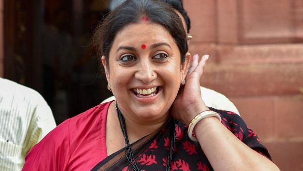 दिलचस्प सवाल के साथ Smriti Irani ने इंस्टाग्राम पर पोस्ट की सेल्फी, क्या आपके पास है जवाब?