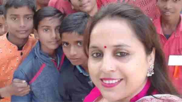 Mission Shakti: बेटियों और महिलाओं में ये टीचर जगा रहीं शिक्षा की अलख, ऐसे बना रही है आत्मनिर्भर