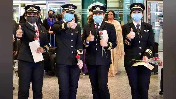 नारी शक्ति ने रचा इतिहास, 16 हजार किलोमीटर विमान उड़ाकर सीधा भारत पहुंची महिला पायलट की टीम