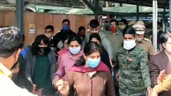 दिशा रवि केस में दिल्ली पुलिस को मिला बड़ा समर्थन, 47 पूर्व जजों-पुलिस अफसरों ने यहां भेजी चिट्ठी