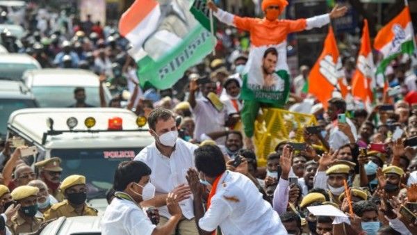 क्या चाचा संजय गांधी की तरह लाठियां खाकर राहुल कांग्रेस को फिर दिला पाएंगे सत्ता?