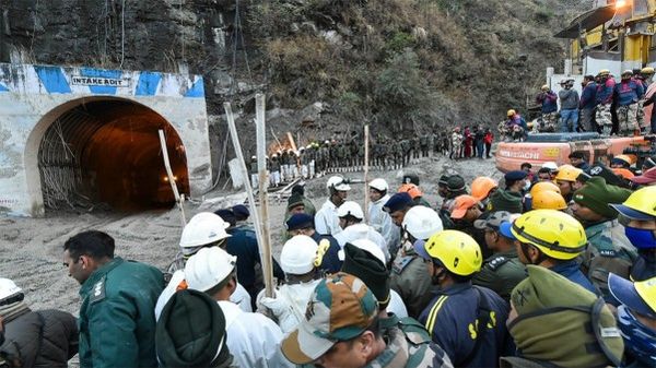 Uttarakhand: टनल में अभी भी फंसे हुए हैं लोग, 38 शव किये जा चुके हैं बरामद