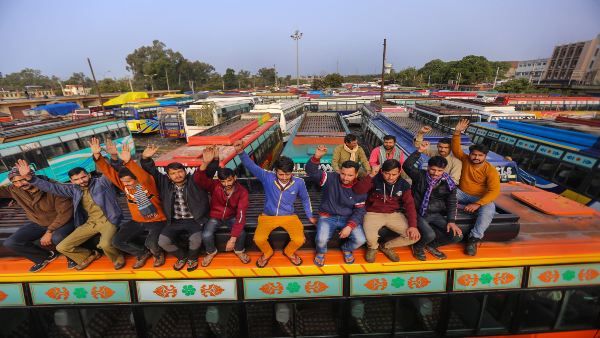 जम्मू-कश्मीर : कल से प्राइवेट बसों की अनिश्चितकालीन हड़ताल, बढ़ सकती हैं मुश्किलें