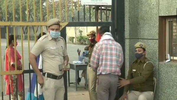 Delhi MCD By Election: दोपहर डेढ़ बजे तक 27.52% वोटिंग, कड़ी सुरक्षा के बीच मतदान जारी 