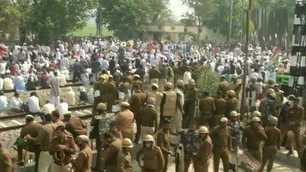 हरियाणा में रेल रोको आंदोलन: पुलिस-नियंत्रण फेल, पलवल में हजारों किसानों ने रेलवे ट्रैक ब्लॉक किया