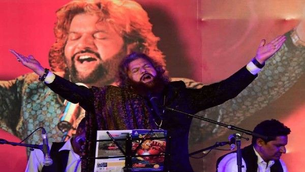 सिंगर हंसराज हंस बालों में छिपाकर रखते हैं ईयरफोन, खुद किया इस सीक्रेट का खुलासा