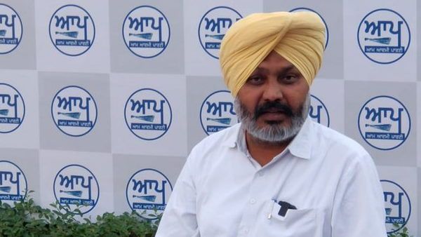 पंजाब में झाड़ू लगा कर आम आदमी पार्टी ने शुरू किया चुनावी अभियान